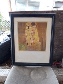 Lithograth Man Hugging Woman.VMD5KL/01