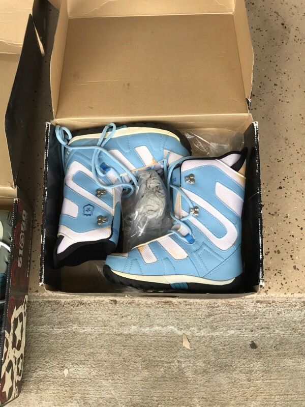 Snow boots size 5