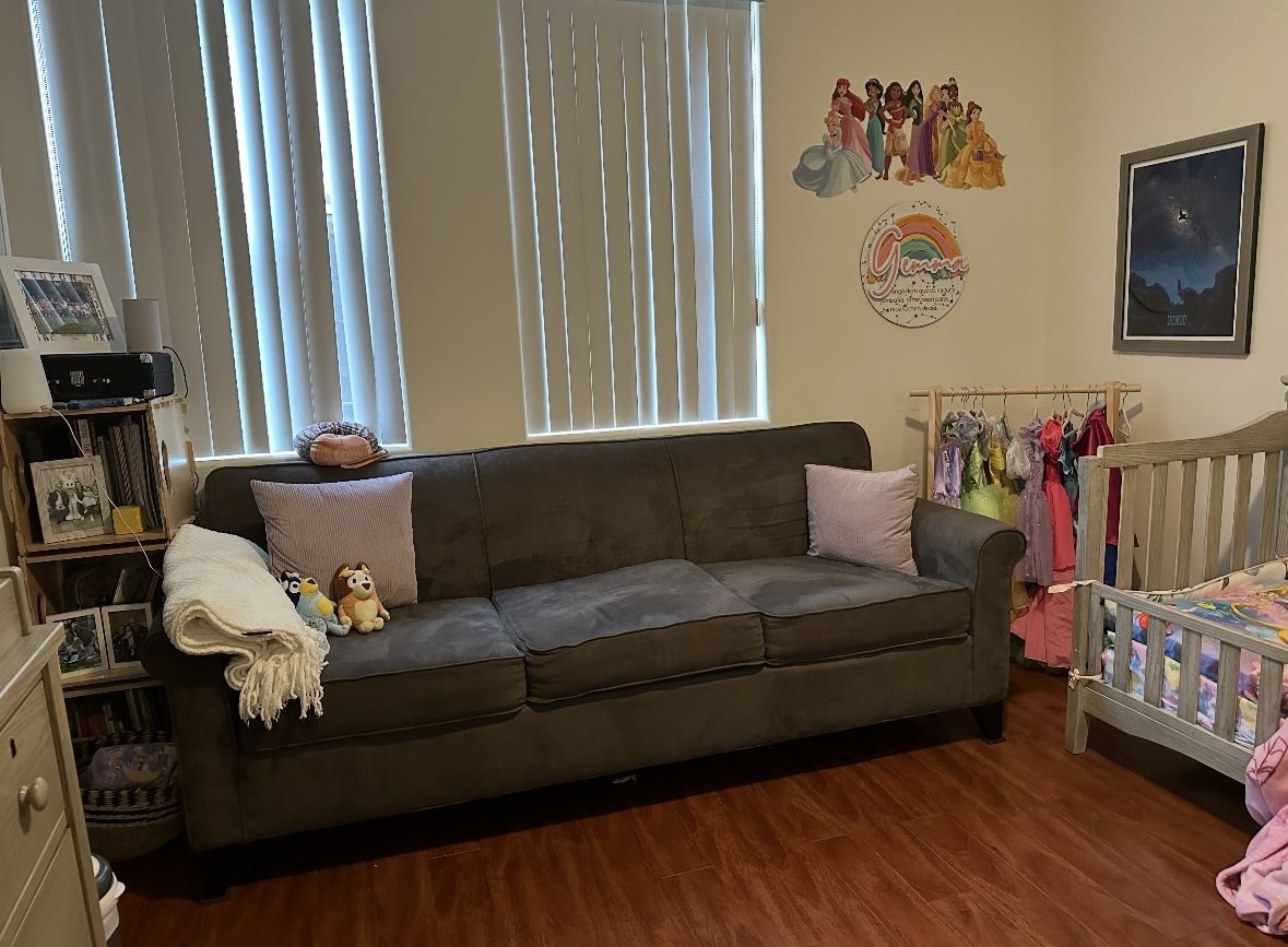Round Dining Table Set + Couch + Mattress – $500 (Glendale)