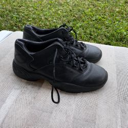 Men’s Size 9M Reebok Work Sneakers