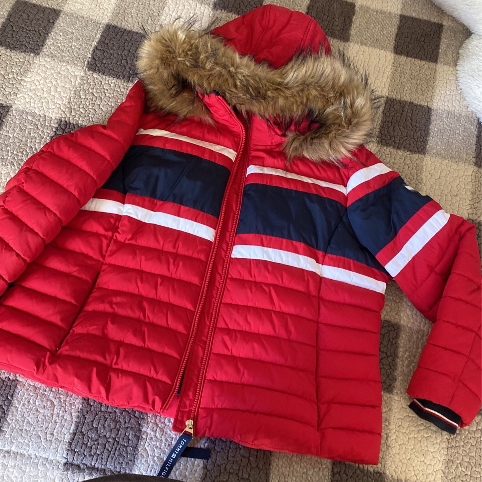 New! Tommy Hilfiger jacket Perfect For The Freezing Weather