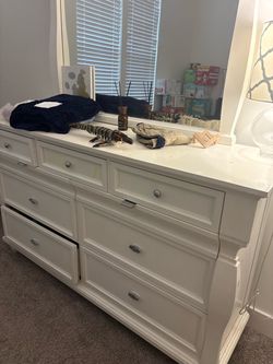 Queen bedroom set