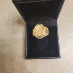 10 K Gold Men's Ring.  Weight Is 14.5 Grams 