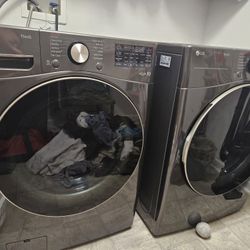 LG stackable SMART Front Load Washer/Dryer Combo