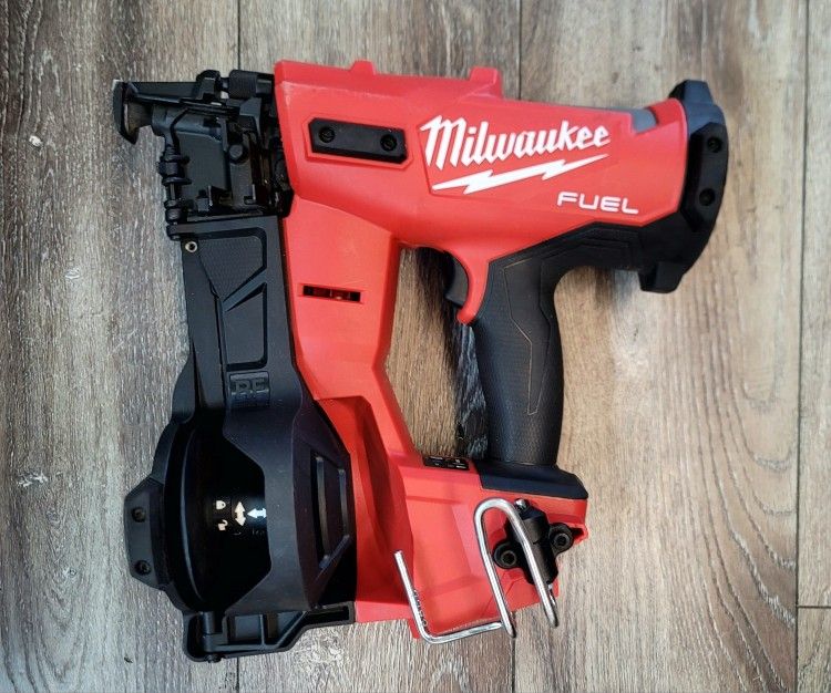 Milwaukee 2909-20 M18 FUEL 18V Cordless Li-Ion Coil Roofing Nailer - Bare Tool (BRAND NEW)