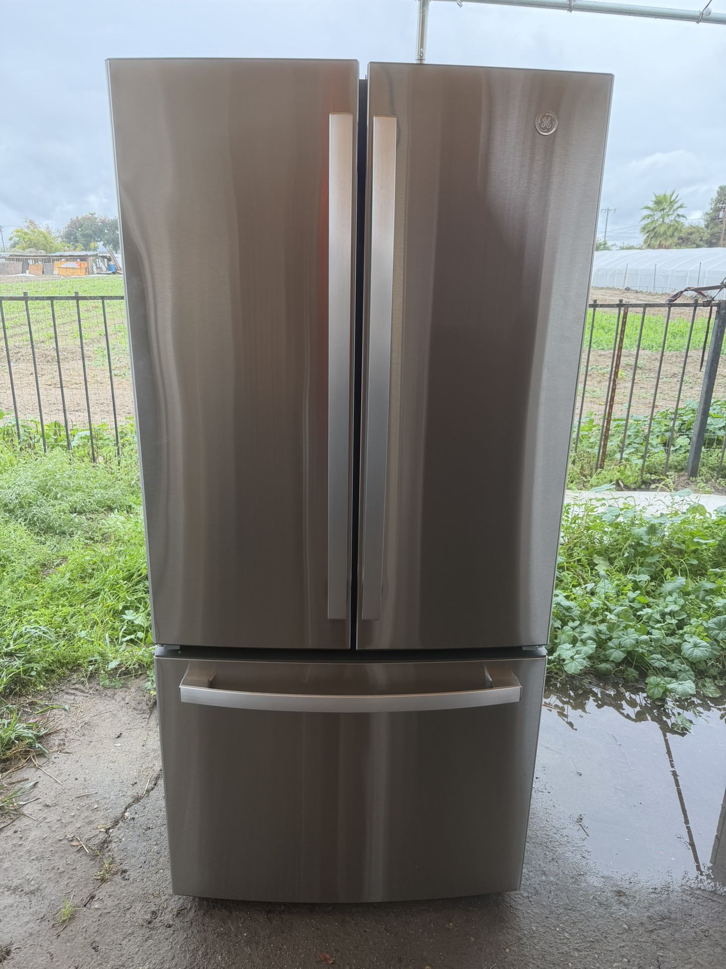 Ge Refrigerator Like New
