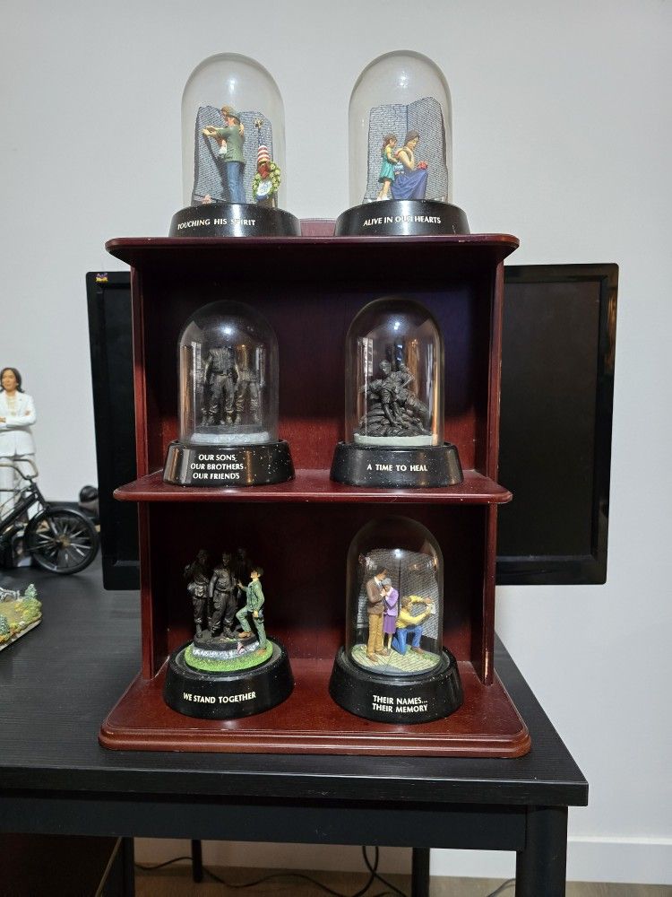 Franklin Mint Vietnam War Memorial Figurines With Shelf