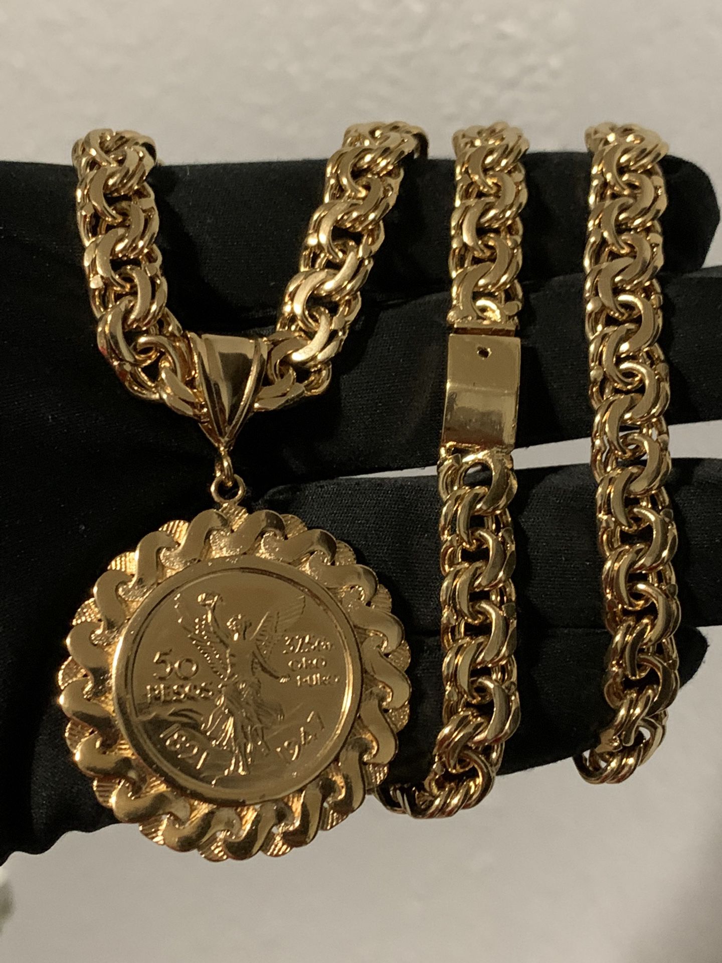 Louis Vuitton Chain Link Patches Necklace! for Sale in Conroe, TX - OfferUp