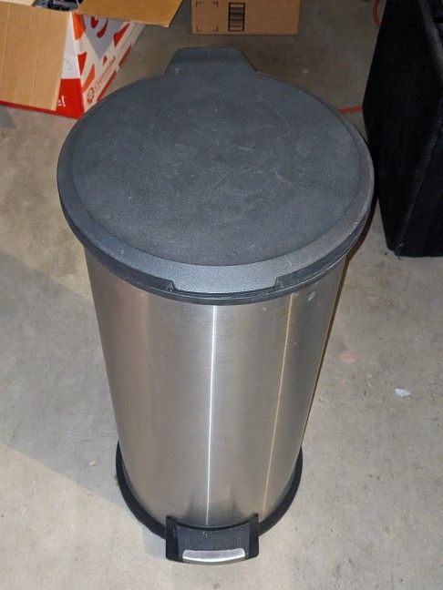 Stainless Steel Garbage/Trash Can With Foot Pedal