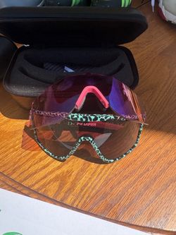 Brand new pit viper sunglasses with extra lens and case
