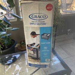 PAC And Play  Play yard  Complete. 