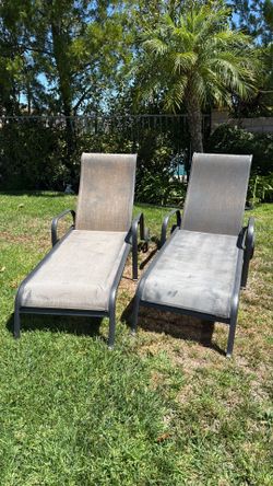 Free two pool lounge chairs