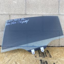 11-17 Honda Odyssey Driver Side Rear Left Window Â