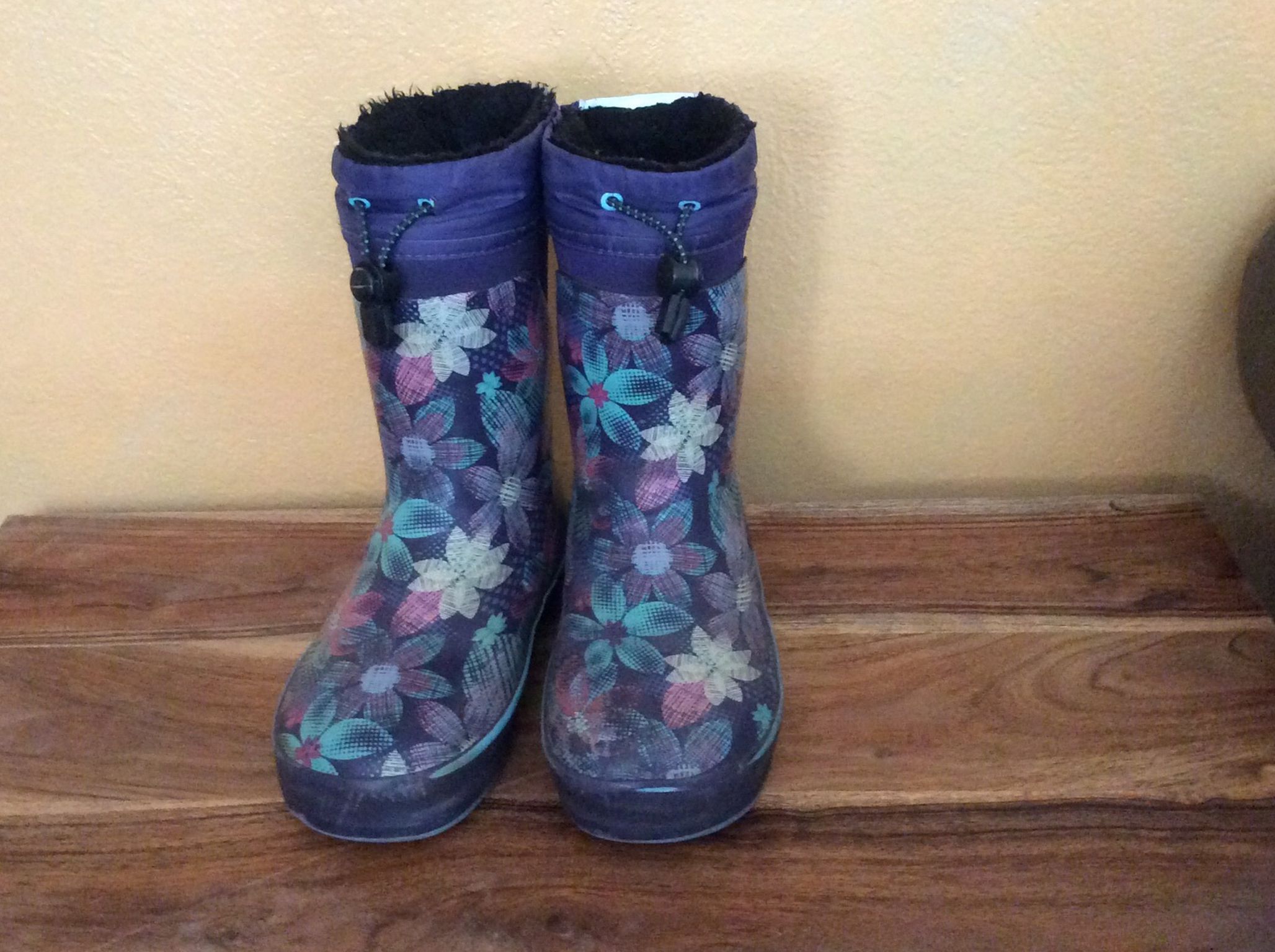 Free Rain Boots / Snow Boots Size 13/1