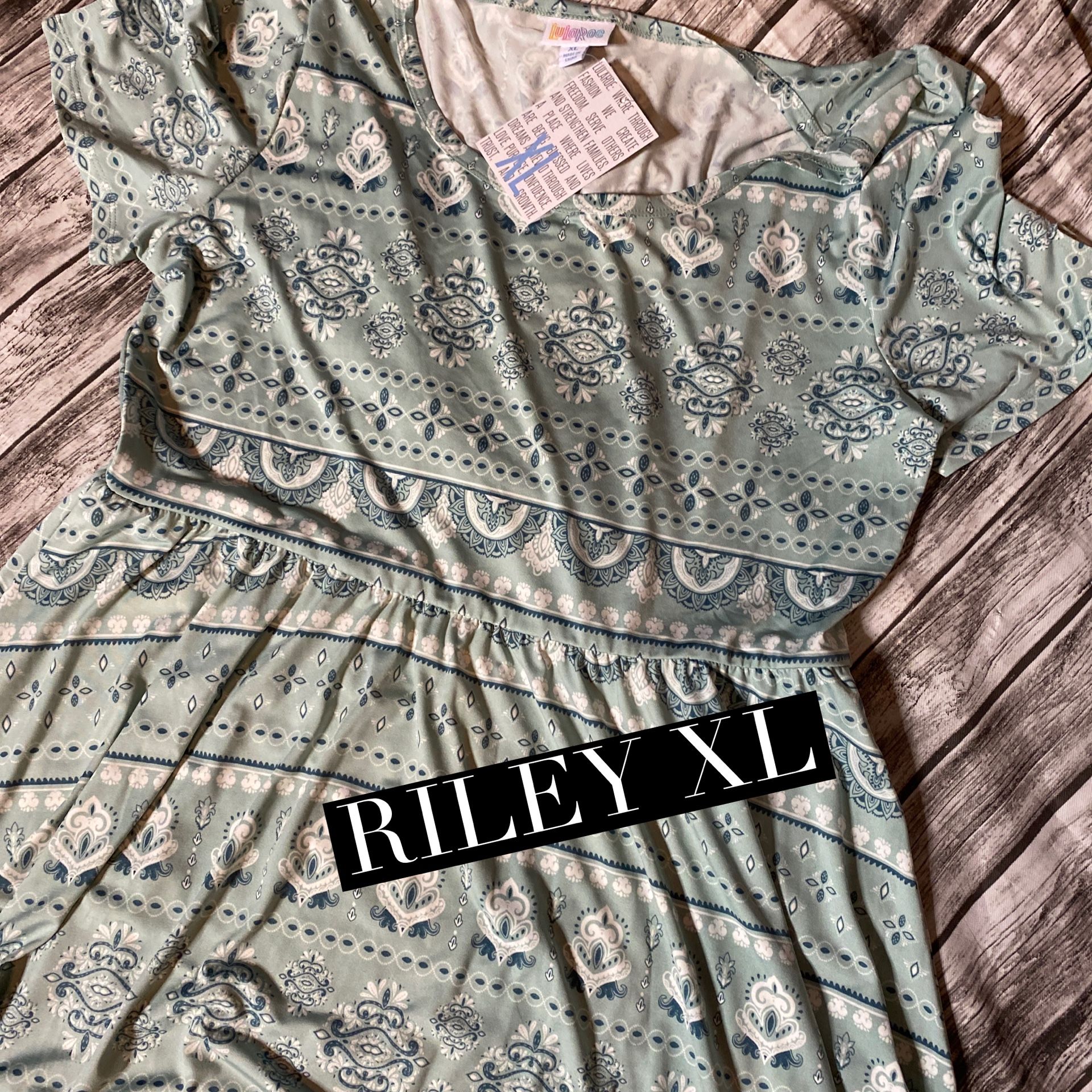 Brand new Lularoe Riley’s size XL