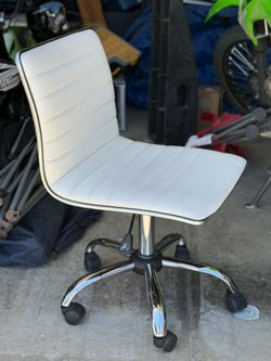 White Ribbed Armless Office Chair