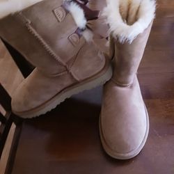 UGGS BOOTS 
