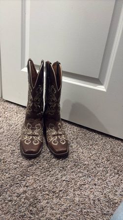 Brown cowgirl boots