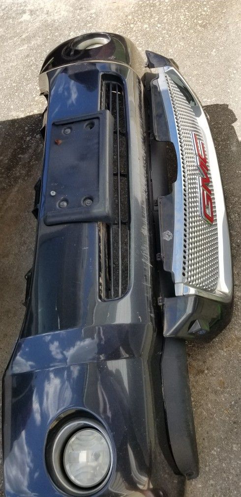 GMC Envoy XL Front Bumper And Grille Blue