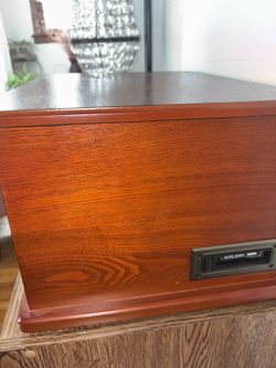 Victrola Radio And Cassette And Record Player 150$  Obo, Mini Jukebox And Cassette Player 140$  