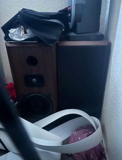 Onkyo receiver with speaker
