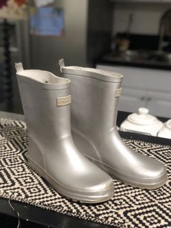 Rain boots size 3 -4 for kids