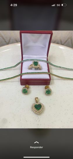Set In Emerald’s And White Gold And Yellow Gold real 18k.