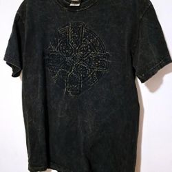 (4 photos) Raised design Celtic Fashions Mens (M) T-SHIRT