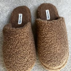 Womens Slippers Size 8