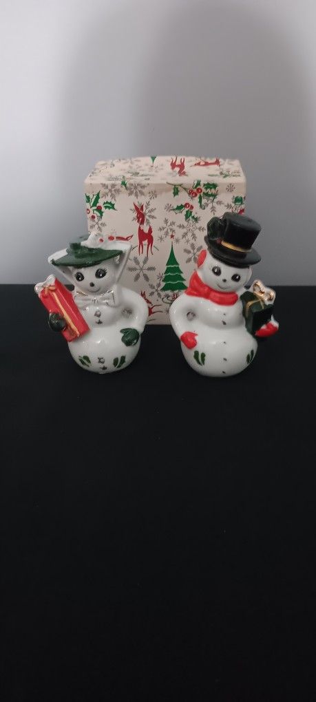 Vintage 1950s Holiday Salt & Pepper Shakers