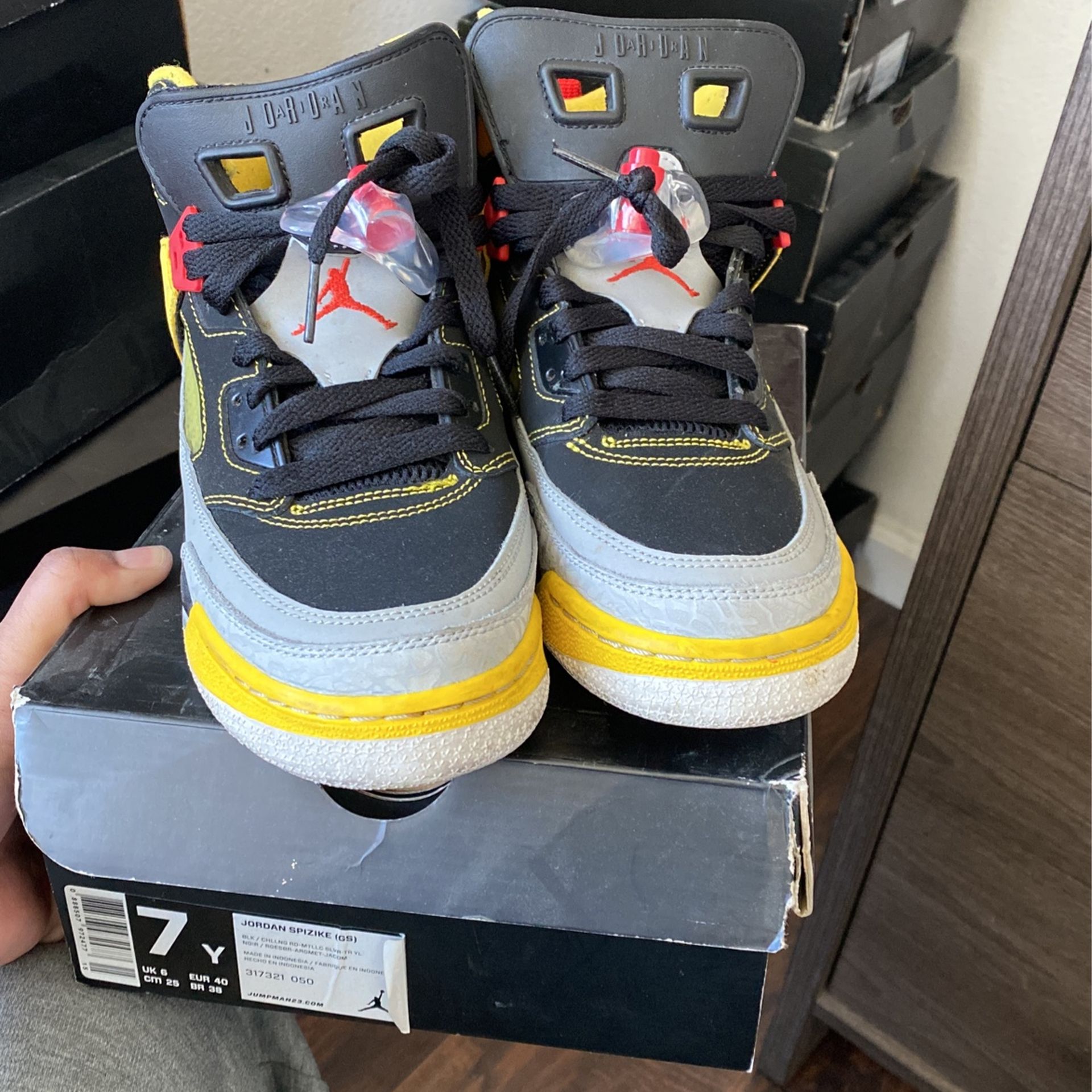 AIR JORDAN SPIKE LEE 7Y for Sale in Riverside, CA - OfferUp
