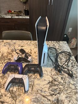 PS5 1TB Disc Version with controllers