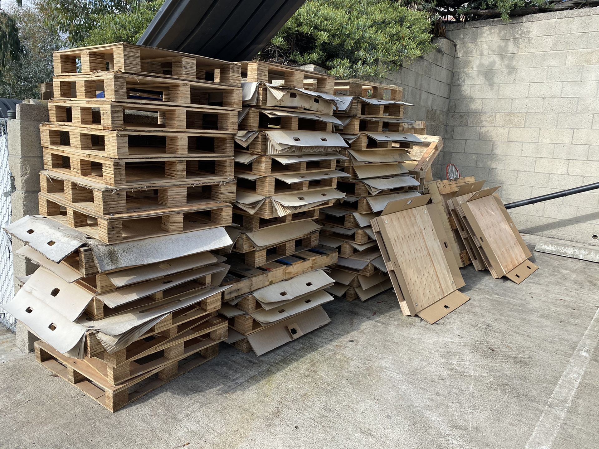 Free pallets for Sale in San Diego, CA OfferUp