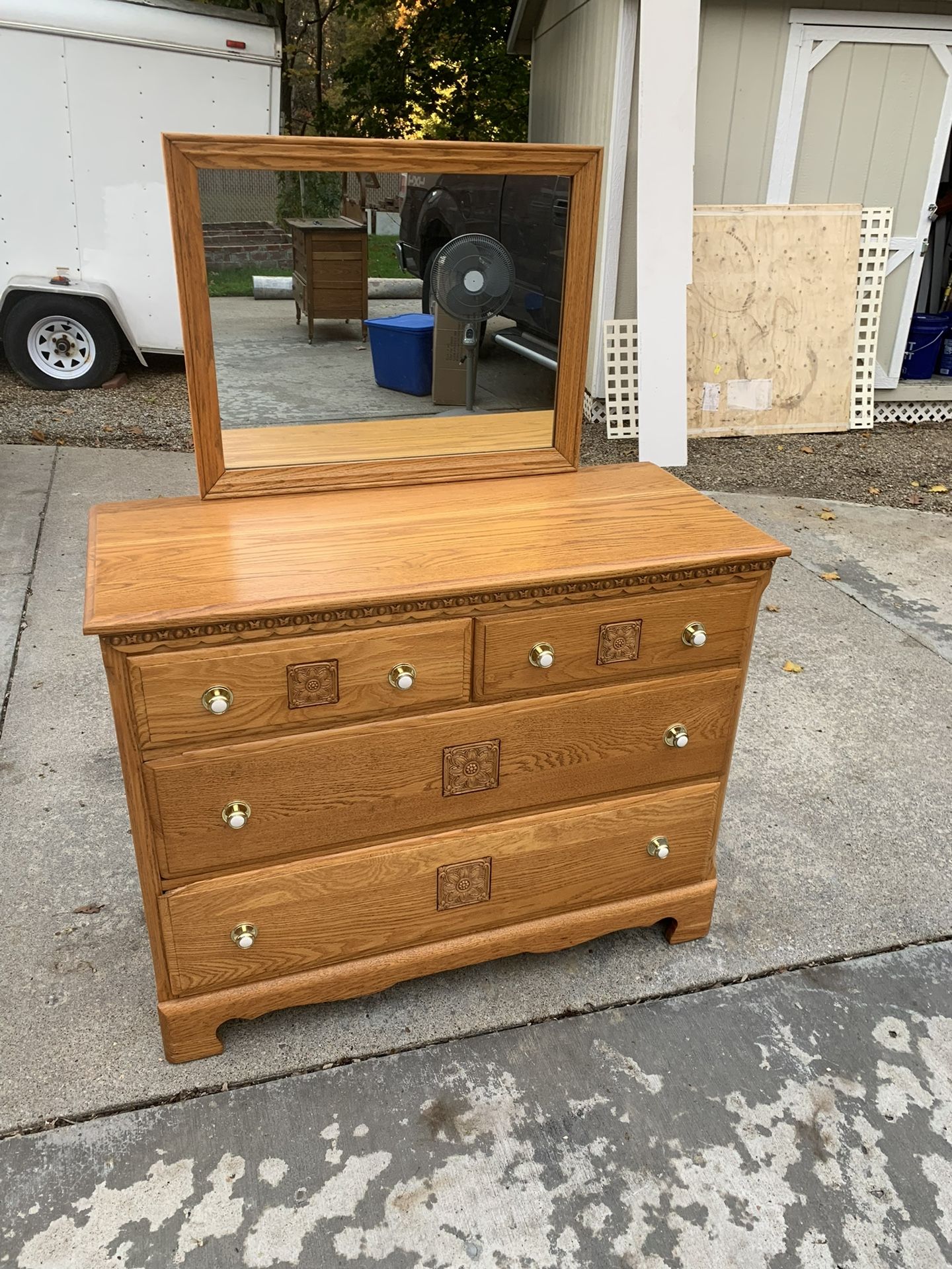 Classic Style Wooden Dresser And Mirror