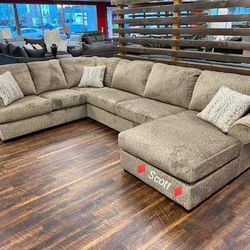 ‼️Brand New Hoylake Chocolate Sectional Oversized ‼️