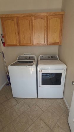 GE High-Efficiency Washer & Gas Dryer Set – Excellent Condition