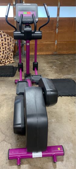 Life Fitness Elliptical Machine