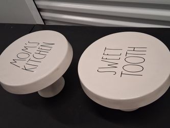 Ceramic bakery stands