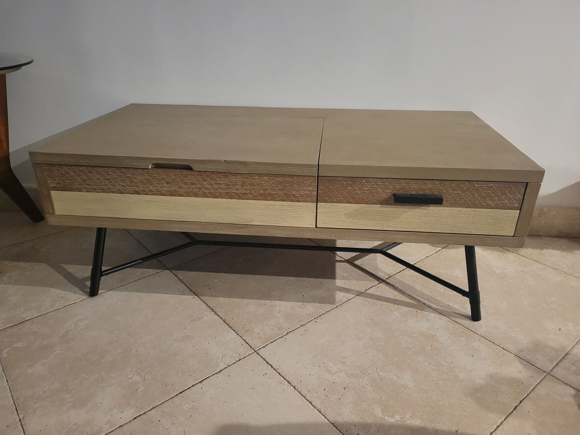 Expandable Coffee Table