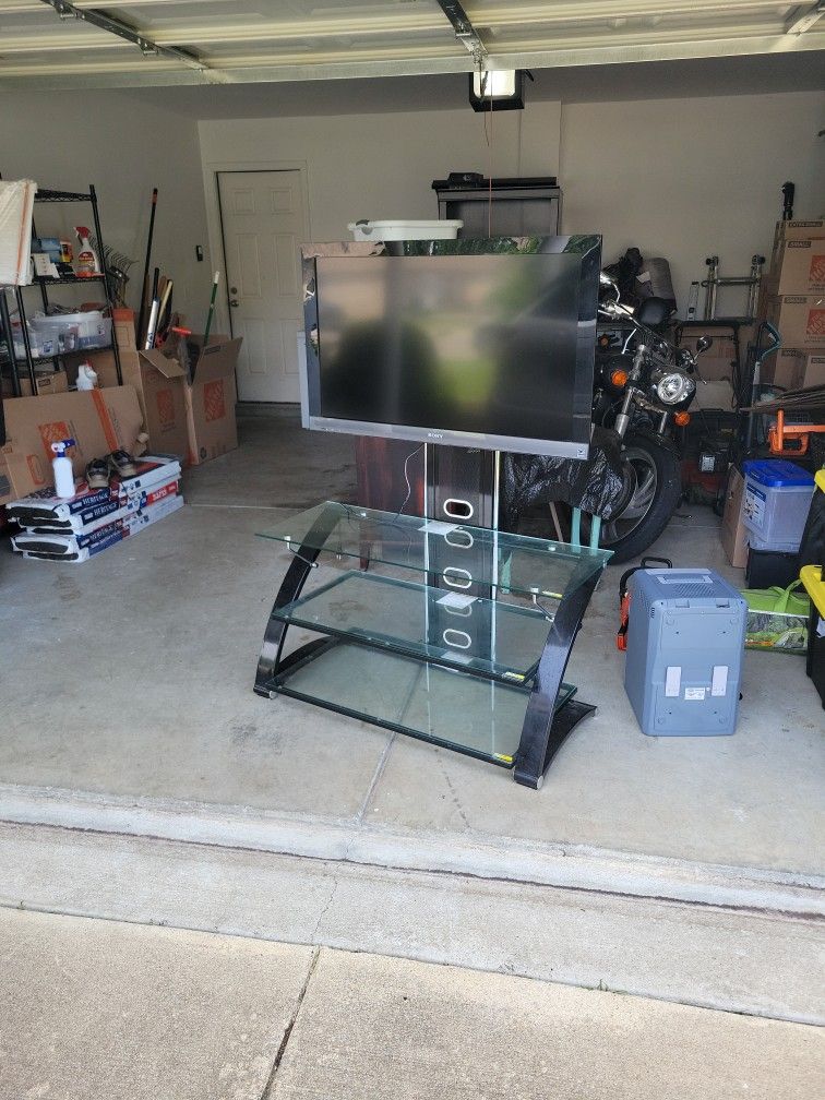 Tv Stand With 32 TV