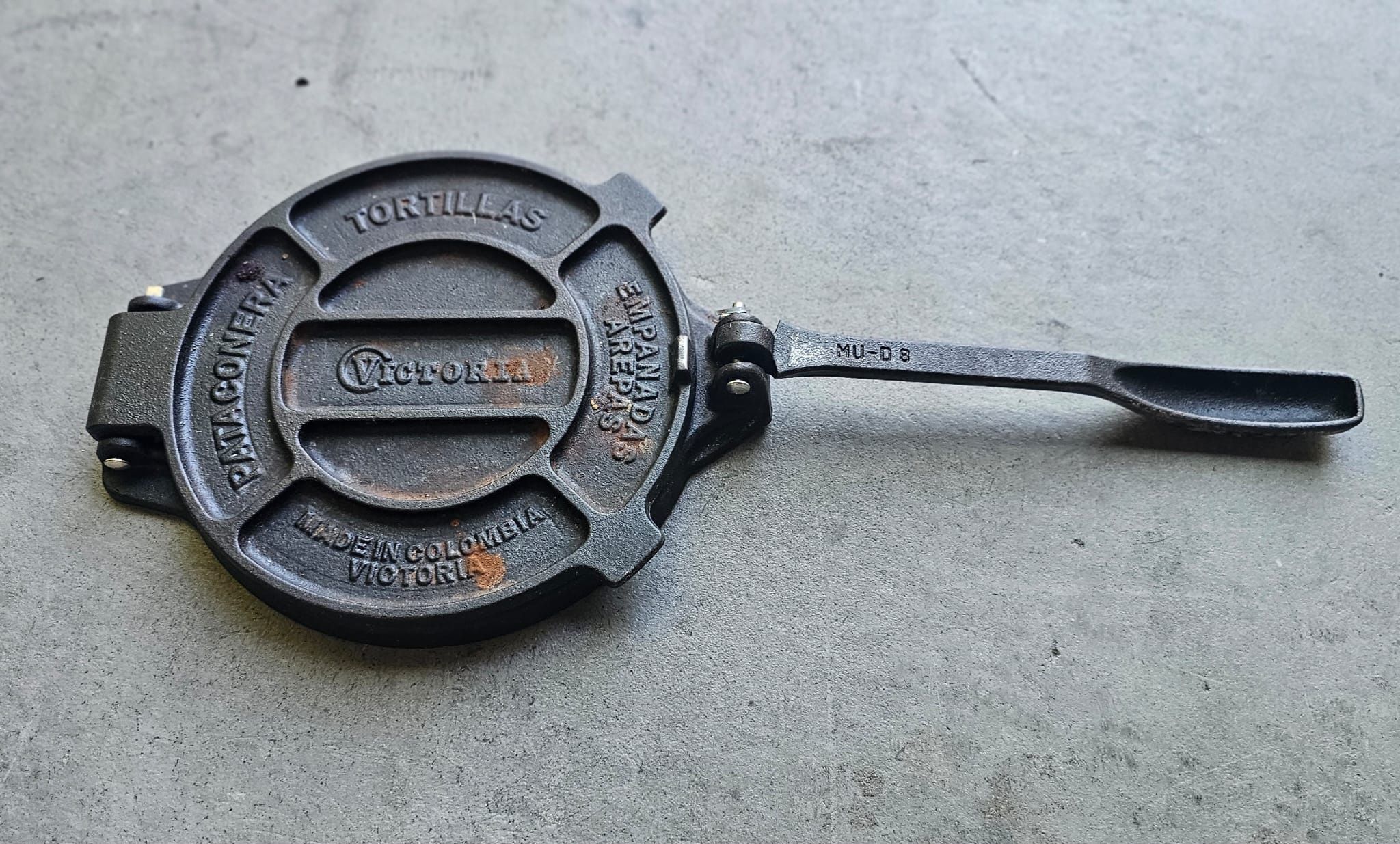 Victoria Cast Iron Tortilla Press
