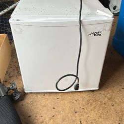Small Fridge , Working With No Issues 