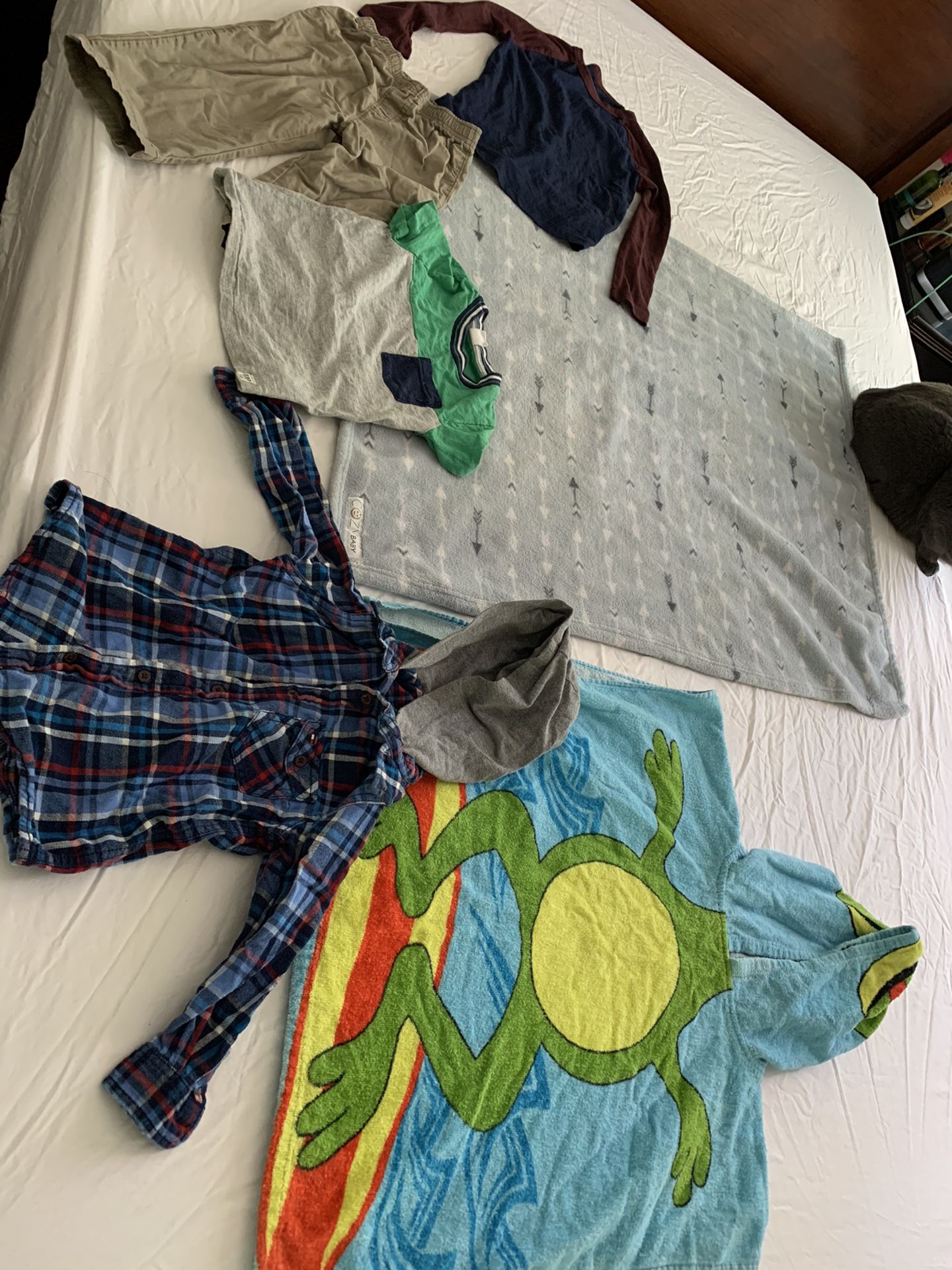 8 Baby Clothing/accessories Pieces- Kids 12 M-2T