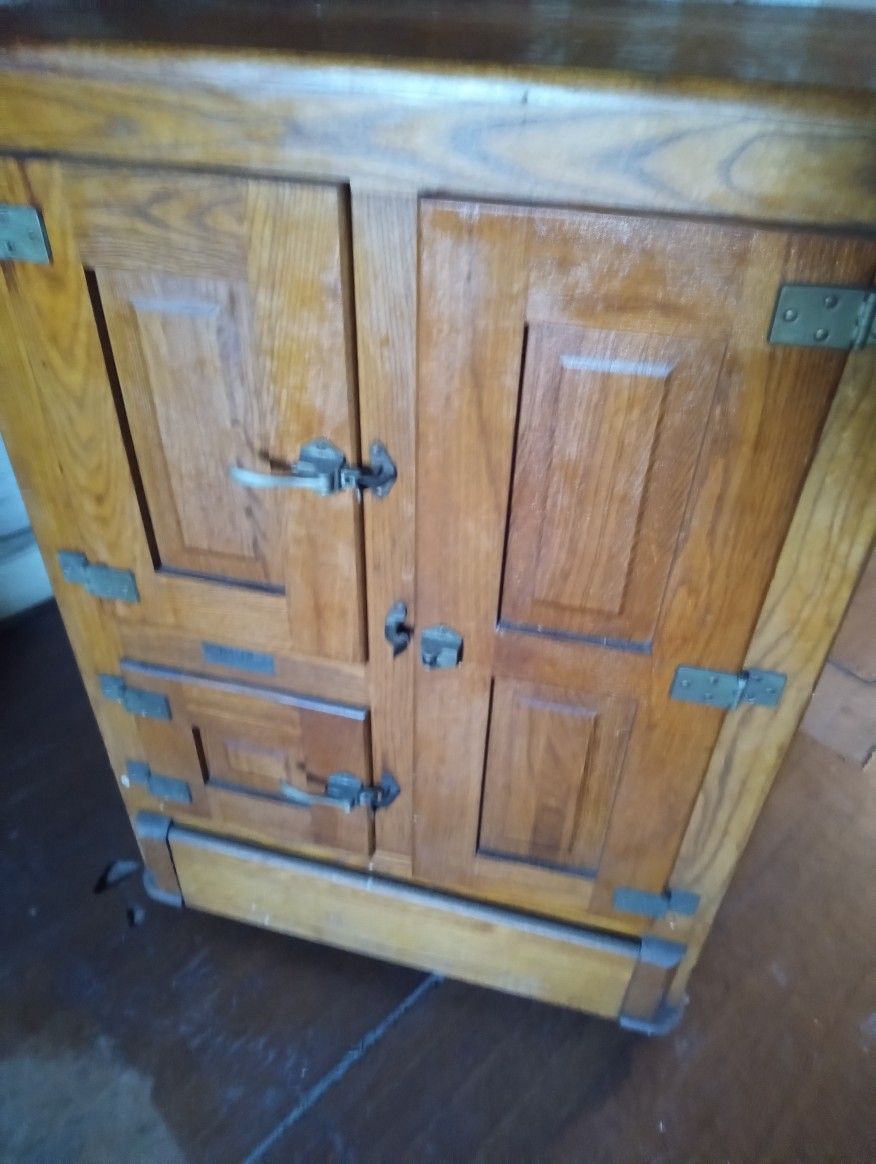 1940 Antique Refrigerator