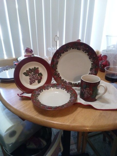 DInnerware Set 16-PC