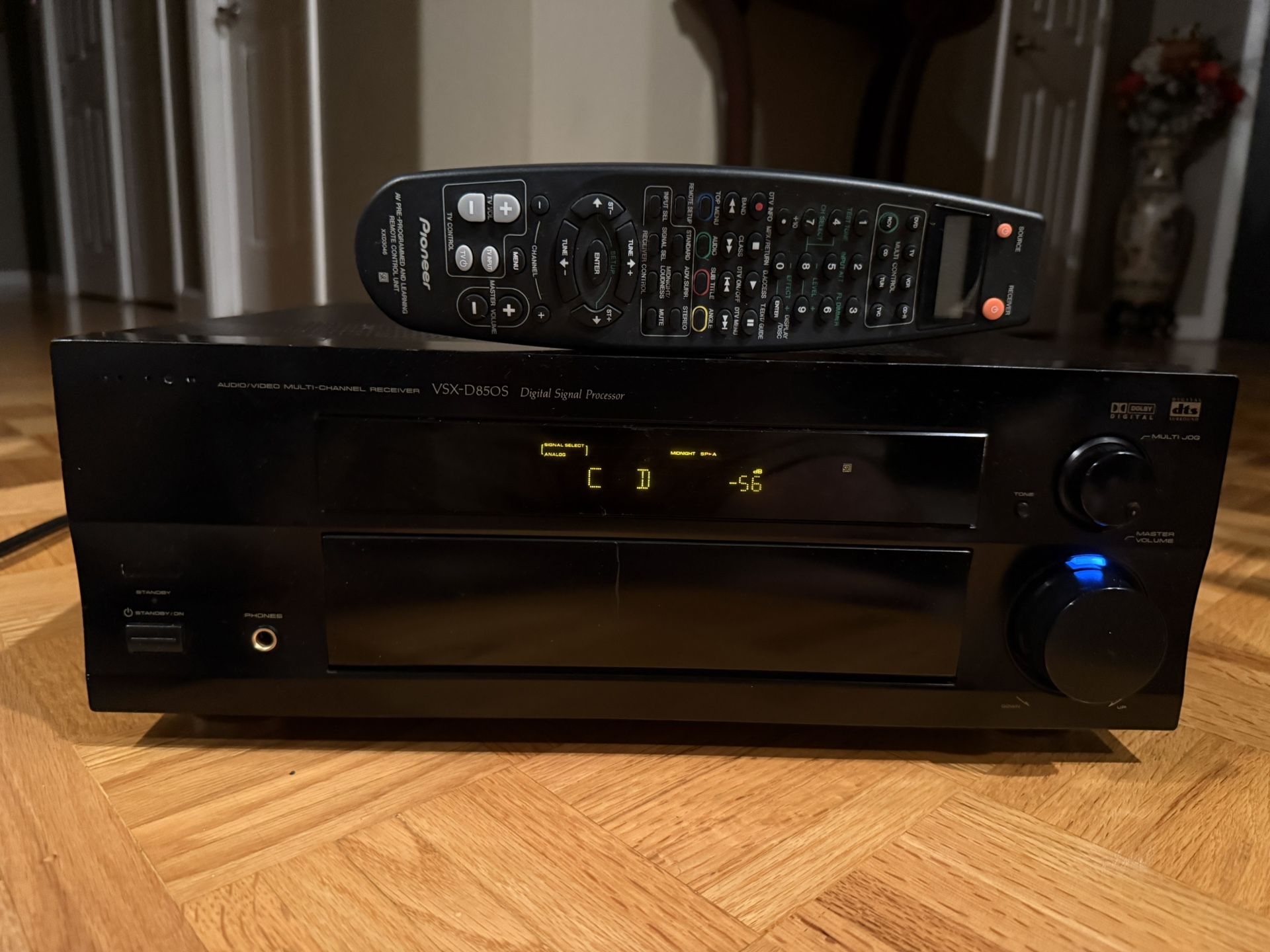 Pioneer VSX-D850S 110-Watt AV Receiver W/Remote (Excellent Condition)