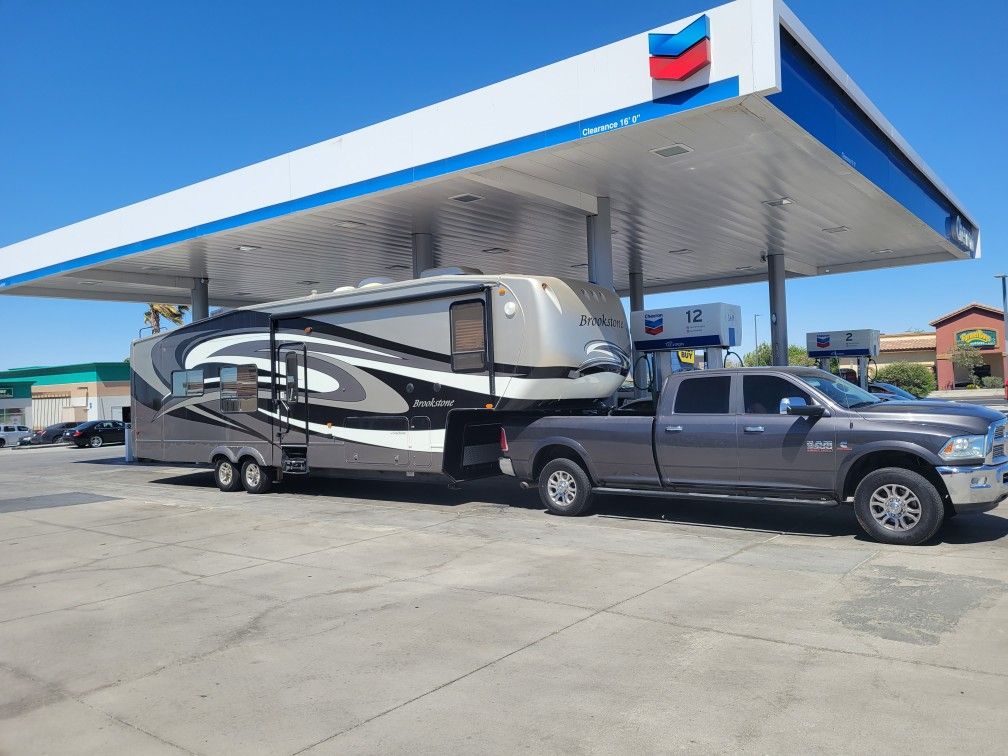 Fifth Wheel Trailer
