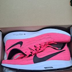 Women's Hot Pink Nike Running Shoes 
