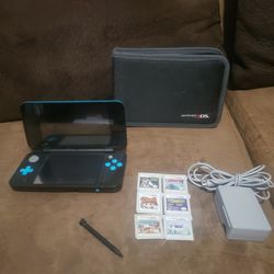 Nintendo 2DS XL in Black, Turquoise/Games lot