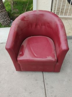 Red spinning Chair